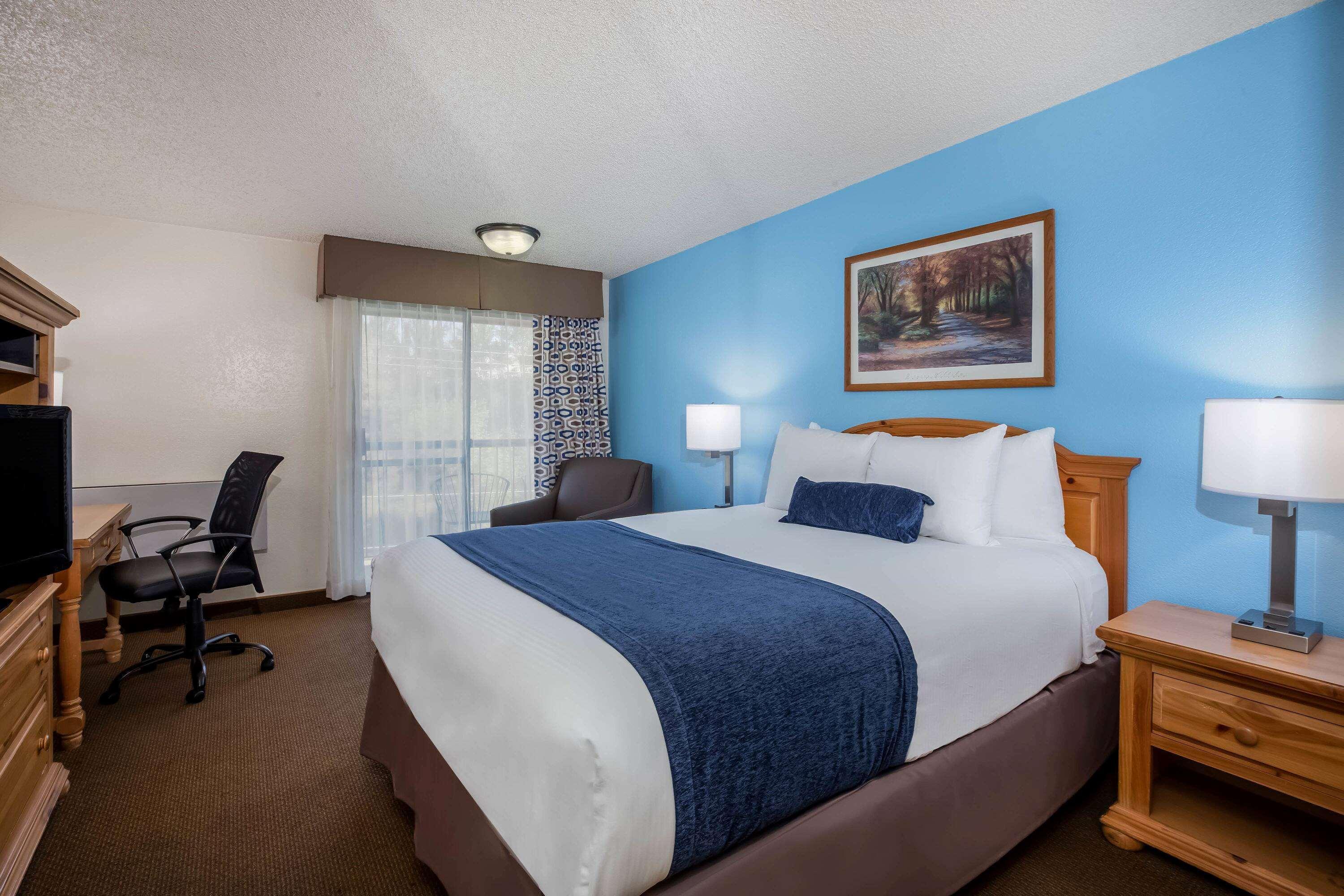 Baymont By Wyndham Yakima Riverfront Exterior photo