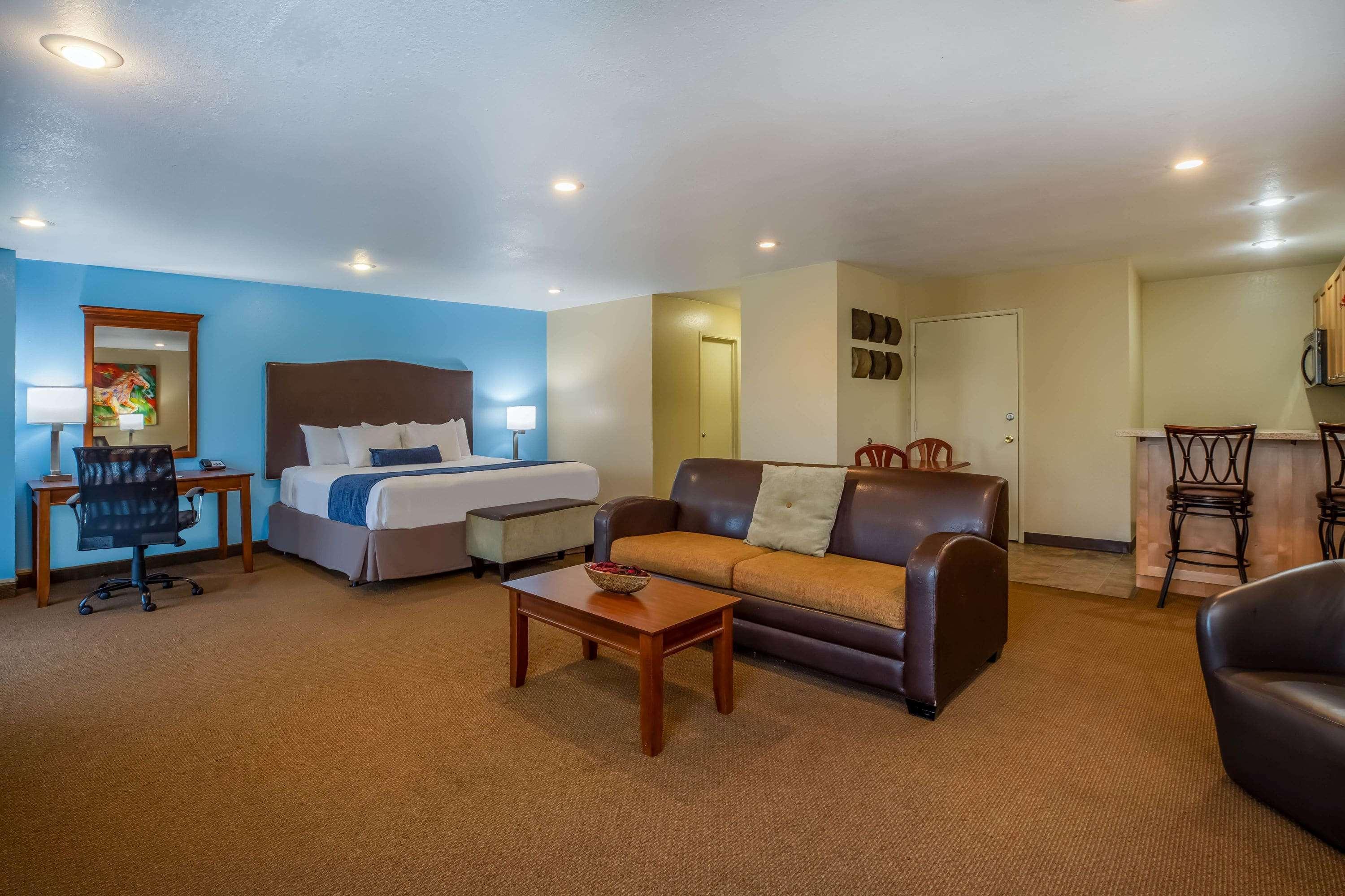 Baymont By Wyndham Yakima Riverfront Exterior photo