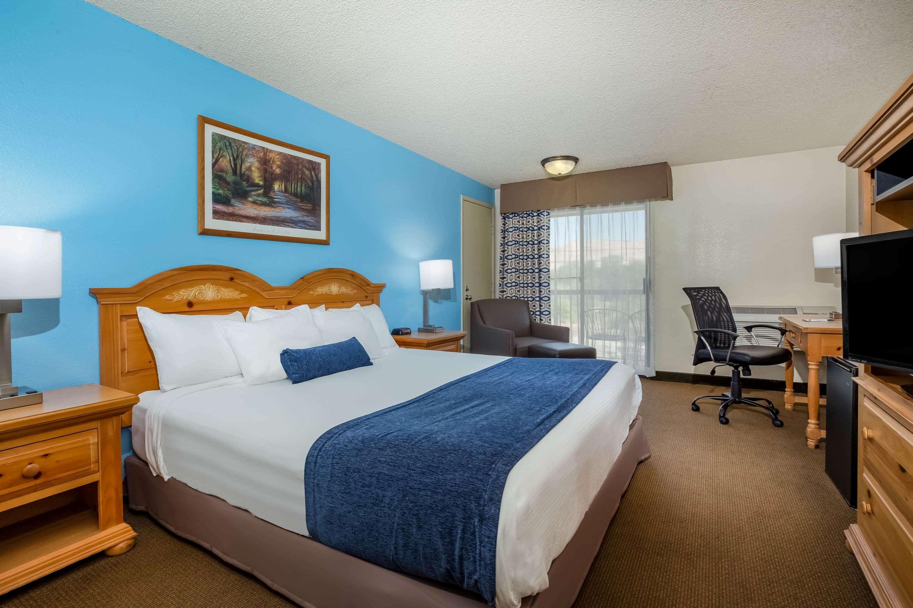 Baymont By Wyndham Yakima Riverfront Exterior photo