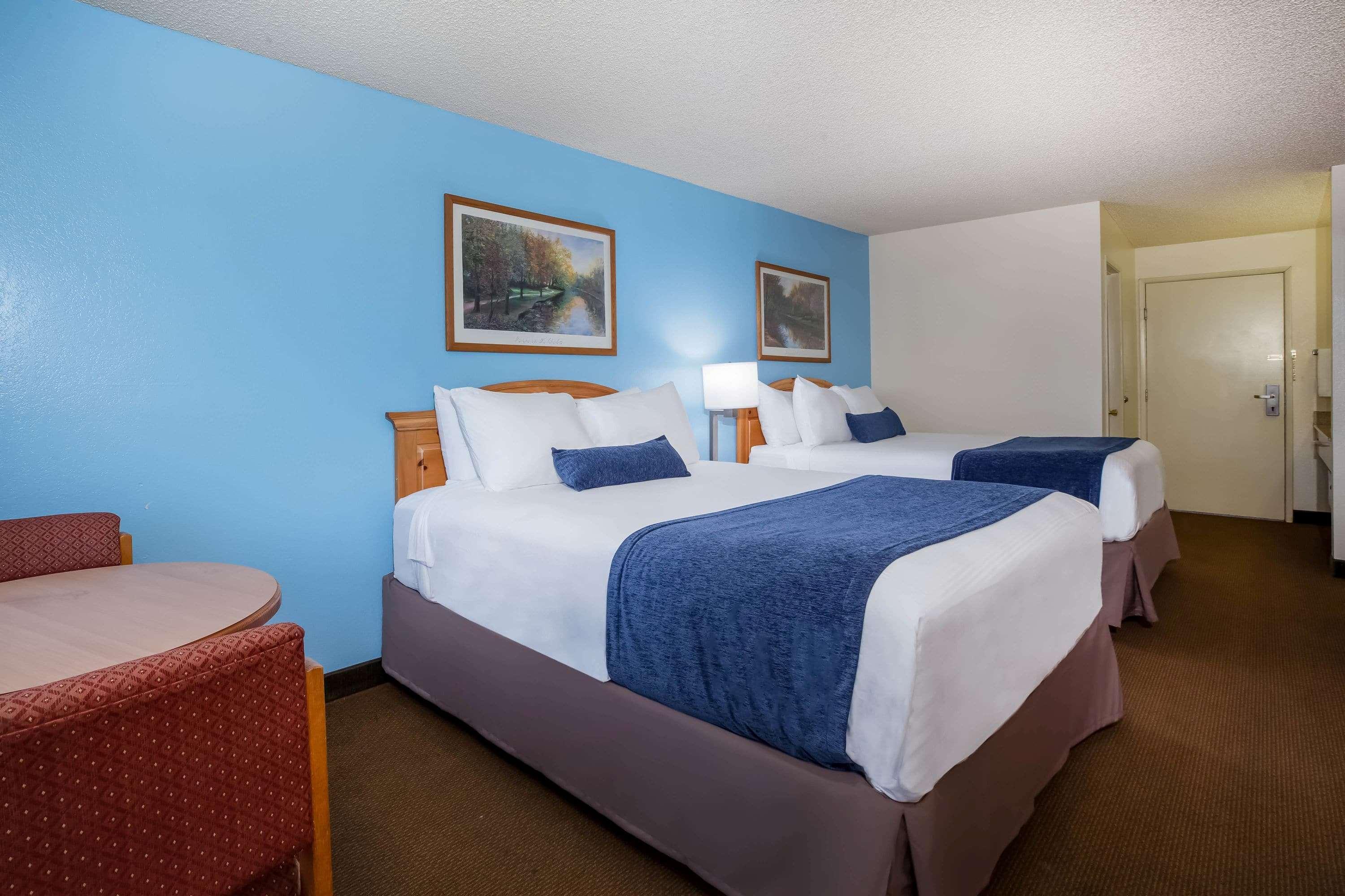 Baymont By Wyndham Yakima Riverfront Exterior photo