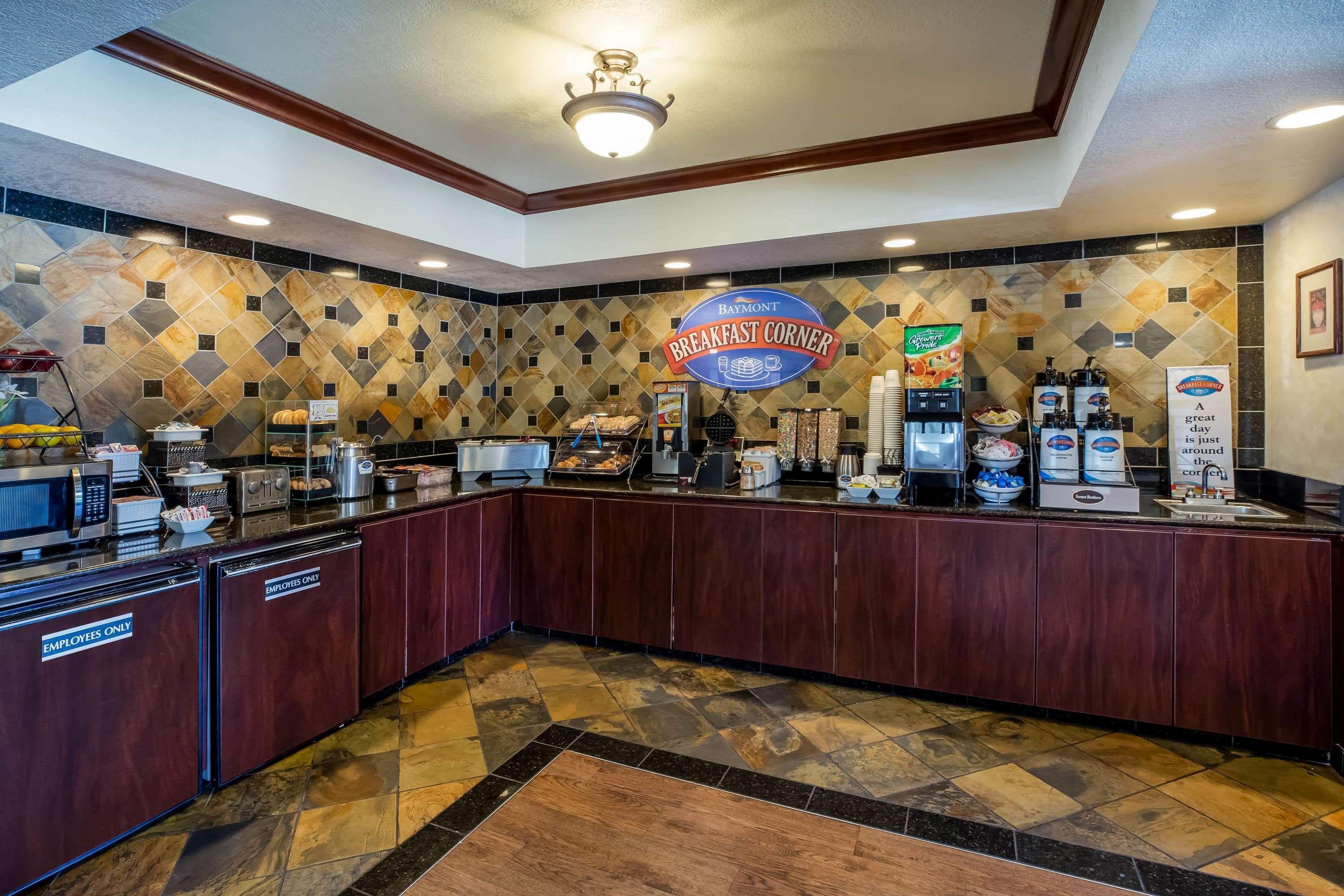 Baymont By Wyndham Yakima Riverfront Exterior photo