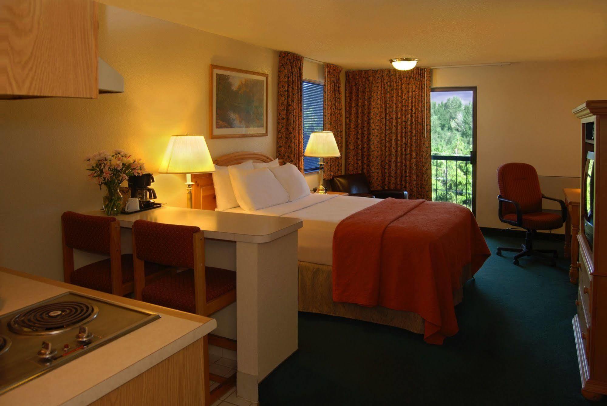 Baymont By Wyndham Yakima Riverfront Room photo