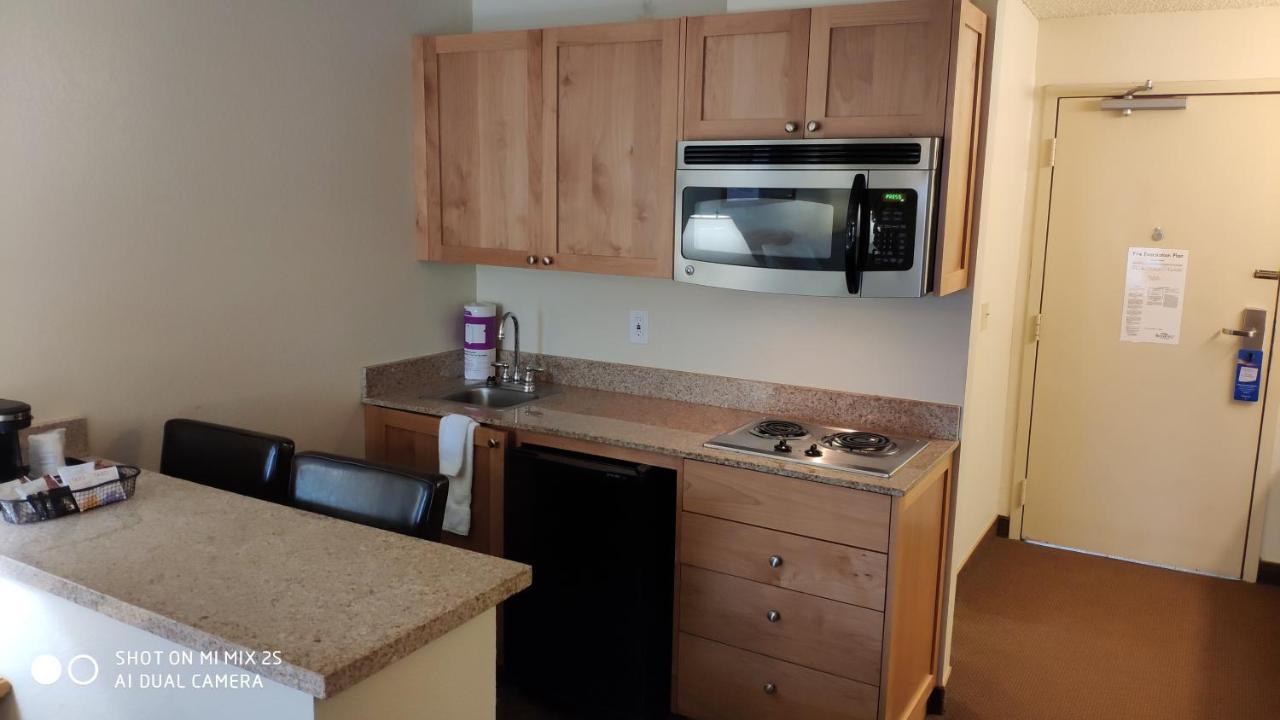 Baymont By Wyndham Yakima Riverfront Exterior photo