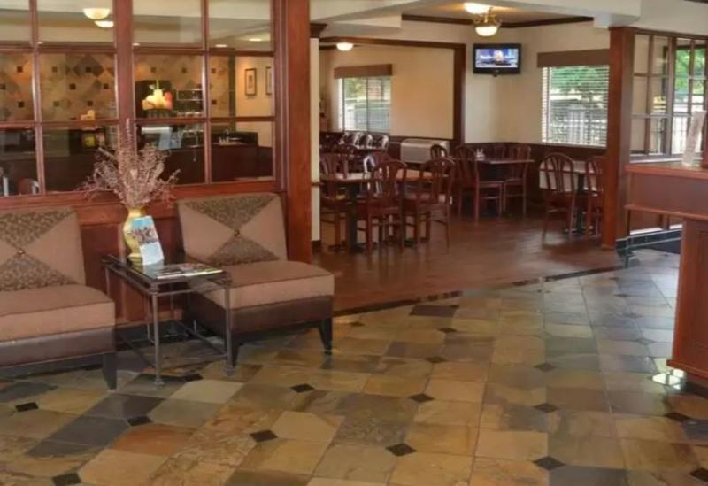 Baymont By Wyndham Yakima Riverfront Exterior photo