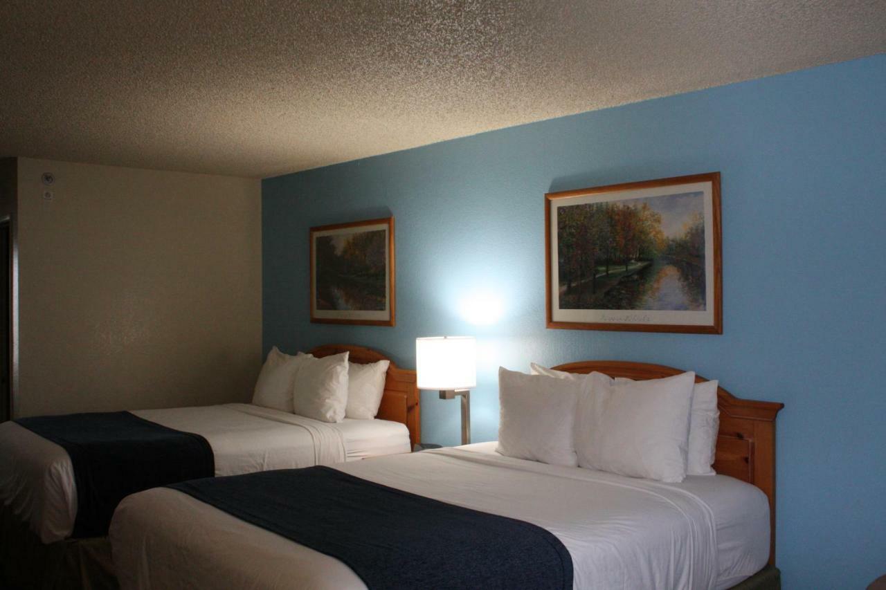 Baymont By Wyndham Yakima Riverfront Exterior photo