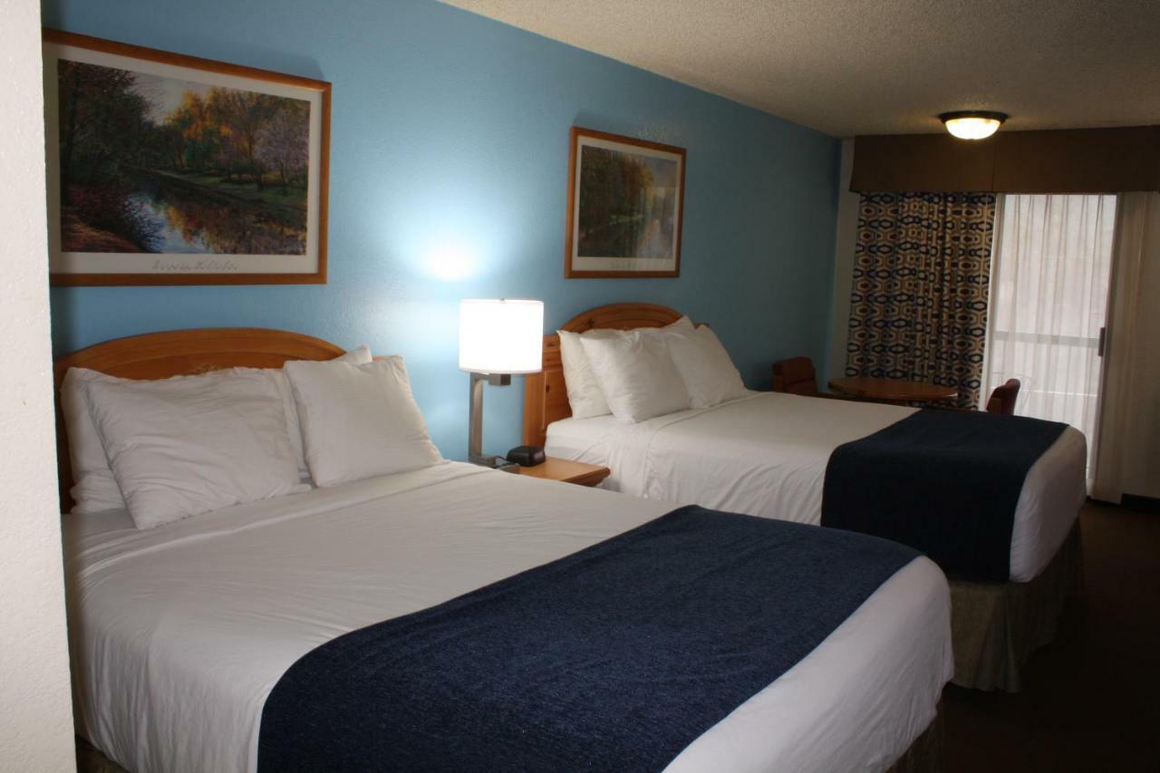 Baymont By Wyndham Yakima Riverfront Exterior photo