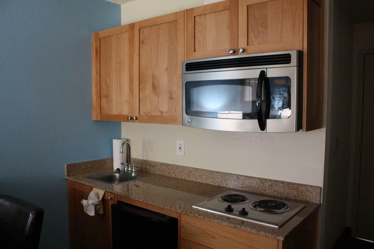 Baymont By Wyndham Yakima Riverfront Exterior photo